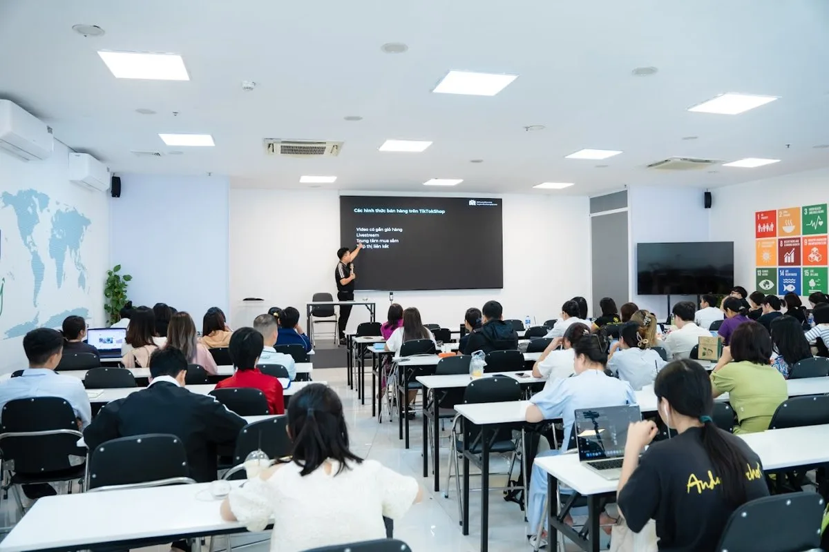 Lớp học TikCom Academy về các hình thức bán hàng trên TikTok Shop
